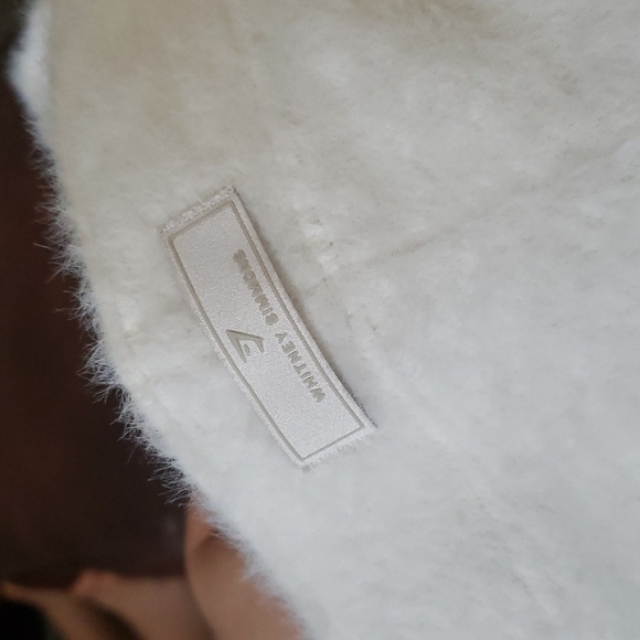 Gymshark whitney Simmons white fuzzy shorts size medium - Picture 7 of 7